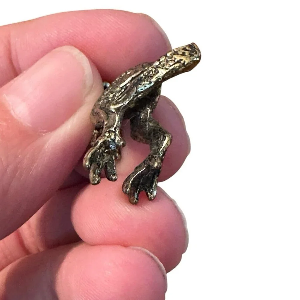 3D T Rex Dinosaur Earrings – Front & Back Gold Tone Stud Novelty Green Eyes 1 in